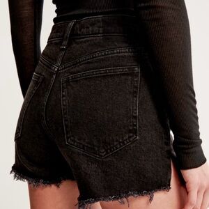 Abercrombie and Fitch High Rise Mom Short Curve Love 26